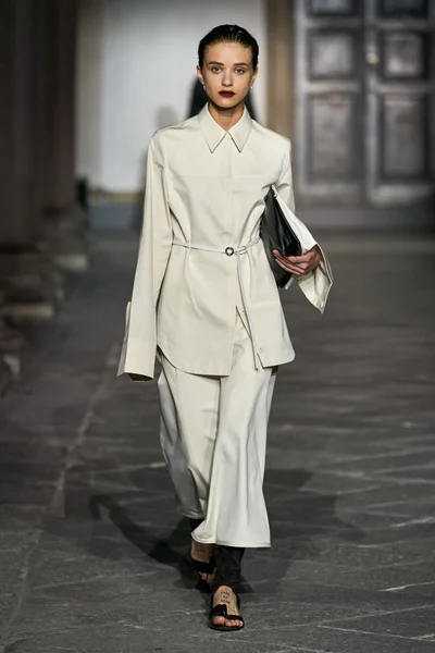 Look 13